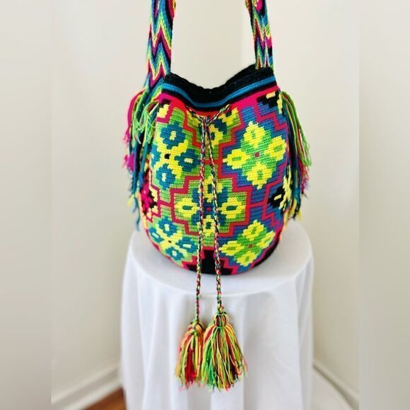 HANDMADE AUTHENTIC WAYUU COLUMBIAN BUCKET BAG - Picture 3 of 9